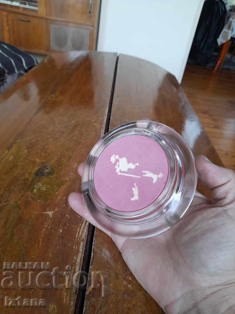 Delivery of Old Johnnie Walker ashtray Delivery of Old Johnnie Walker ashtray