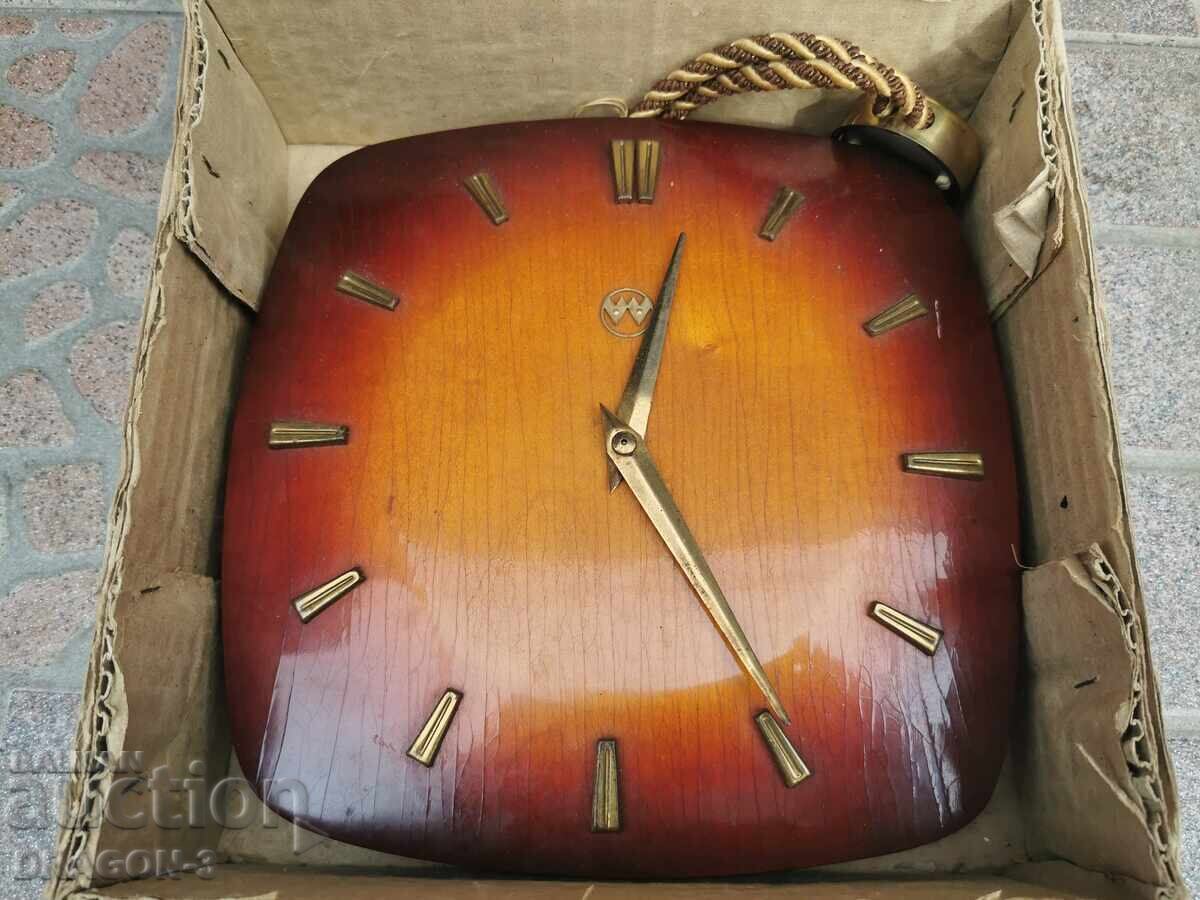 CEAS cu preț 35.00 BGN | € 17.90