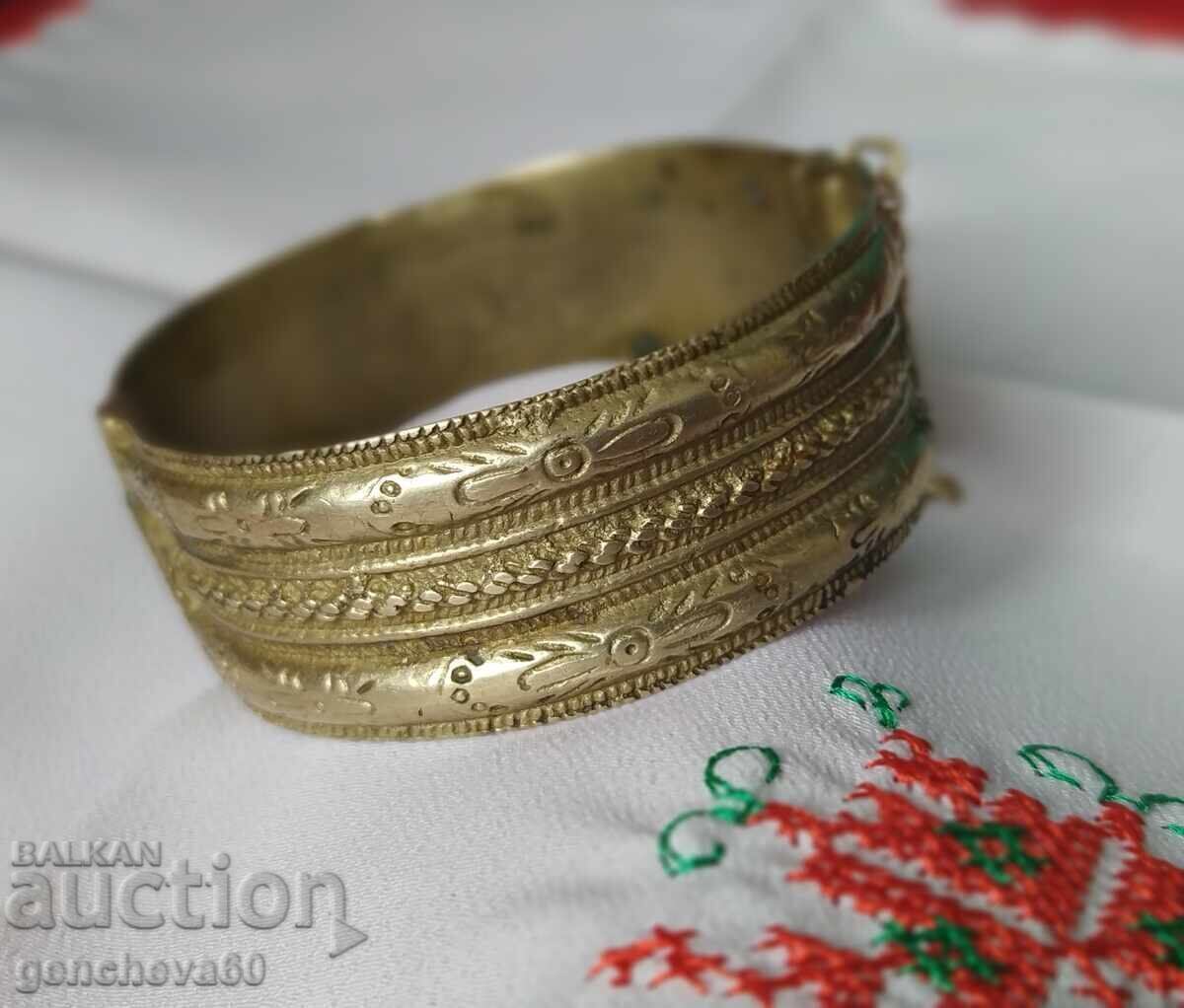 Revival-era woven bracelet/Costume