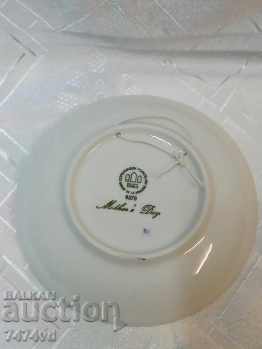 Porcelain Wall Plate from the Mother's Day Series with price 15.00 BGN | € 7.67 Porcelain Wall Plate from the Mother's Day Series with price 15.00 BGN | € 7.67