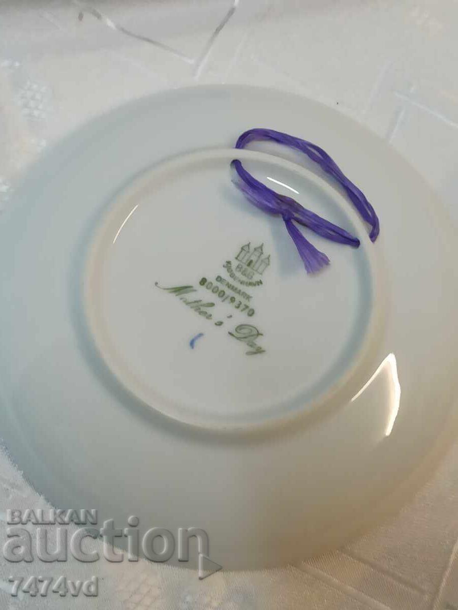 Πορσελάνινη πιατέλα τοίχου από τη σειρά Ημέρα της Μητέρας με τιμή 15.00 BGN | € 7.67 Πορσελάνινη πιατέλα τοίχου από τη σειρά Ημέρα της Μητέρας με τιμή 15.00 BGN | € 7.67