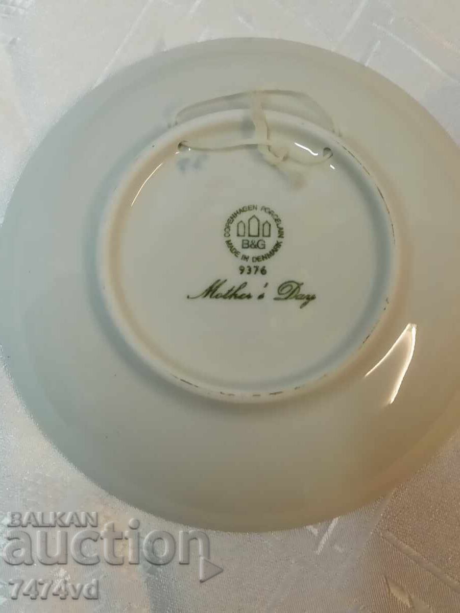 Porcelain Wall Plate from the Mother's Day Series with price 15.00 BGN | € 7.67 Porcelain Wall Plate from the Mother's Day Series with price 15.00 BGN | € 7.67