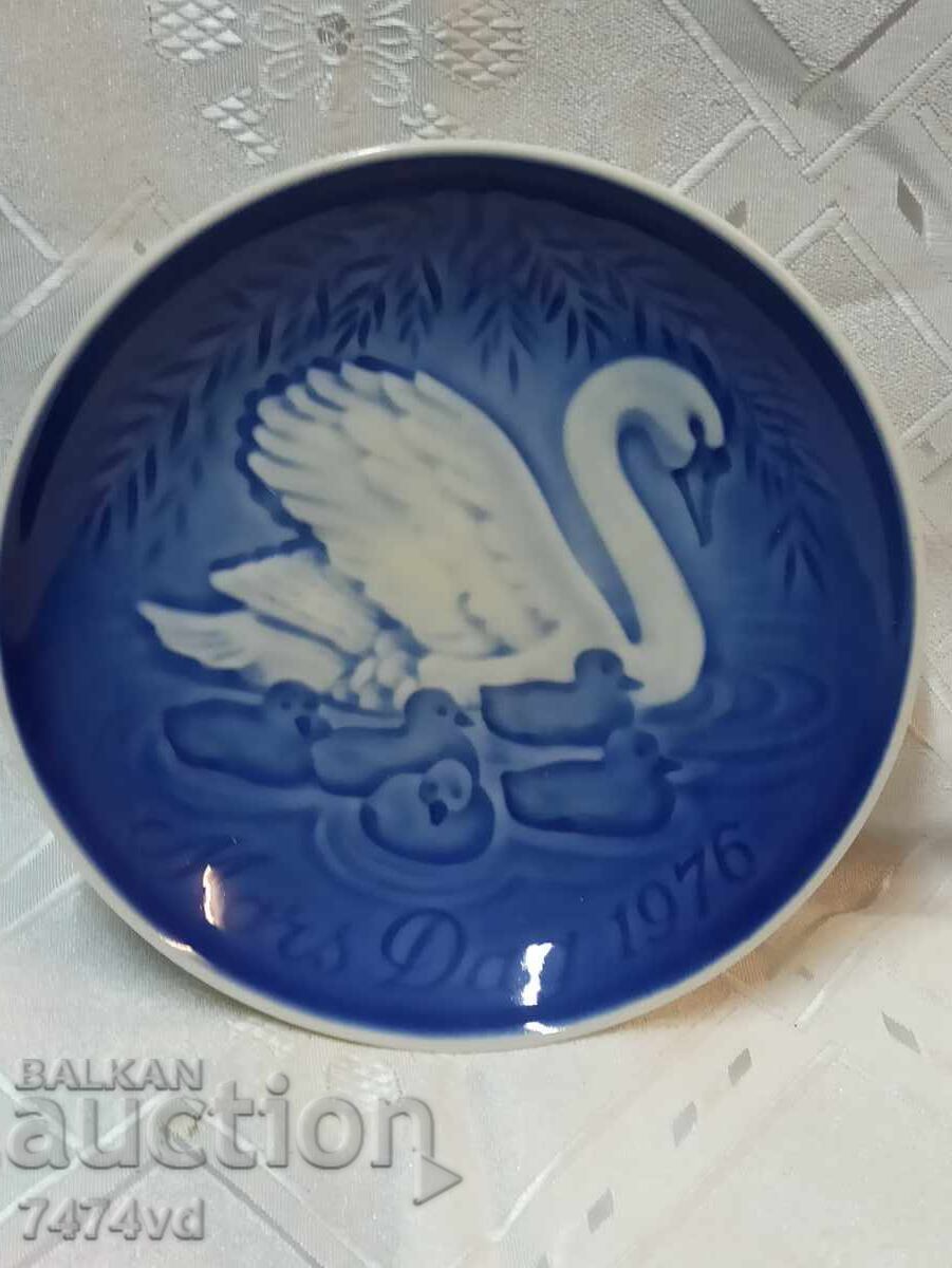 Porcelain Wall Plate from the Mother's Day Series Porcelain Wall Plate from the Mother's Day Series