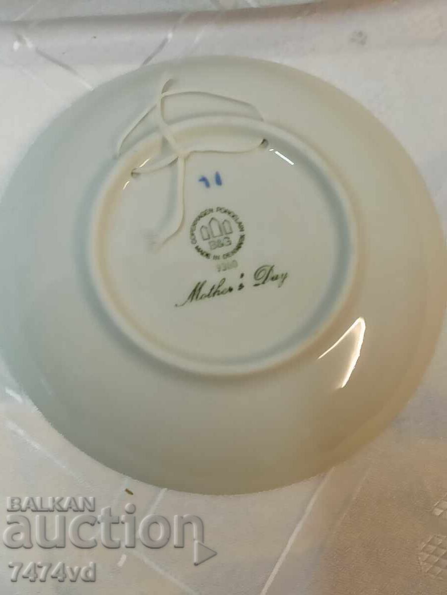 Πορσελάνινη πιατέλα τοίχου από τη σειρά Ημέρα της Μητέρας με τιμή 15.00 BGN | € 7.67 Πορσελάνινη πιατέλα τοίχου από τη σειρά Ημέρα της Μητέρας με τιμή 15.00 BGN | € 7.67