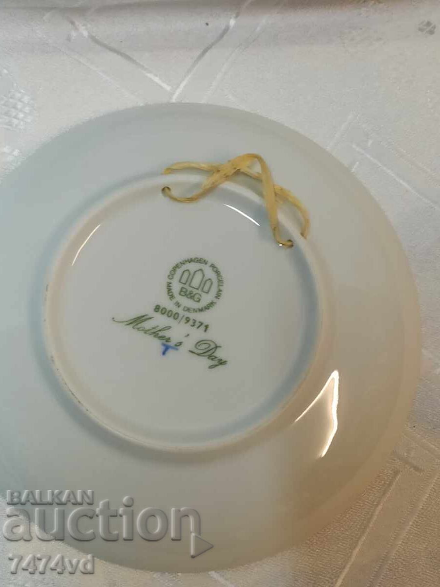 Πορσελάνινη πιατέλα τοίχου από τη σειρά Ημέρα της Μητέρας με τιμή 15.00 BGN | € 7.67 Πορσελάνινη πιατέλα τοίχου από τη σειρά Ημέρα της Μητέρας με τιμή 15.00 BGN | € 7.67