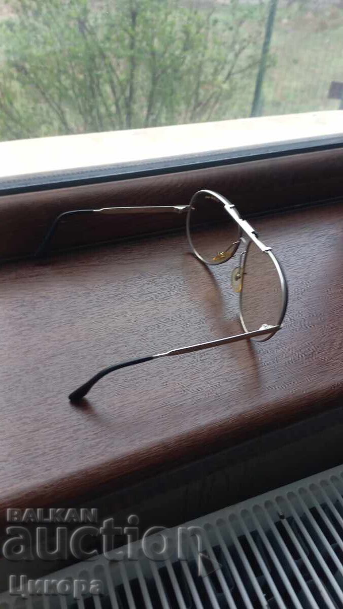 ORIGINAL SUNGLASS PILOT AVIATOR AUSTRIAN AIRLINES with price 750.00 BGN | € 383.47 ORIGINAL SUNGLASS PILOT AVIATOR AUSTRIAN AIRLINES with price 750.00 BGN | € 383.47