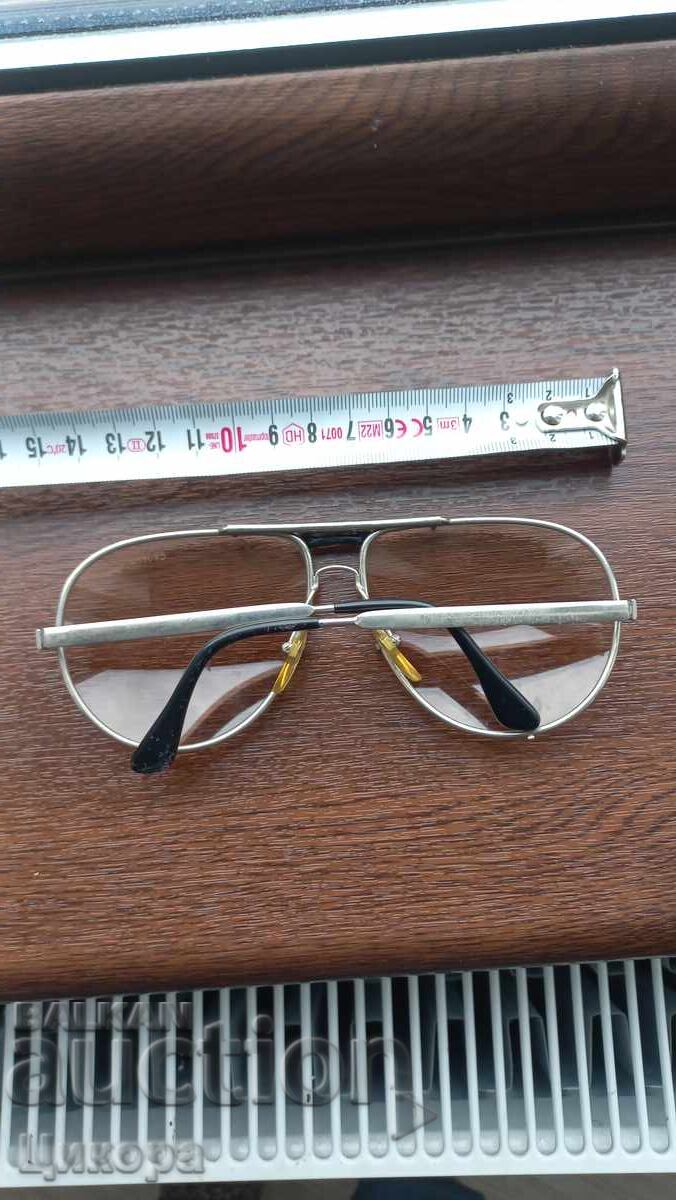 Delivery of ORIGINAL SUNGLASS PILOT AVIATOR AUSTRIAN AIRLINES Delivery of ORIGINAL SUNGLASS PILOT AVIATOR AUSTRIAN AIRLINES