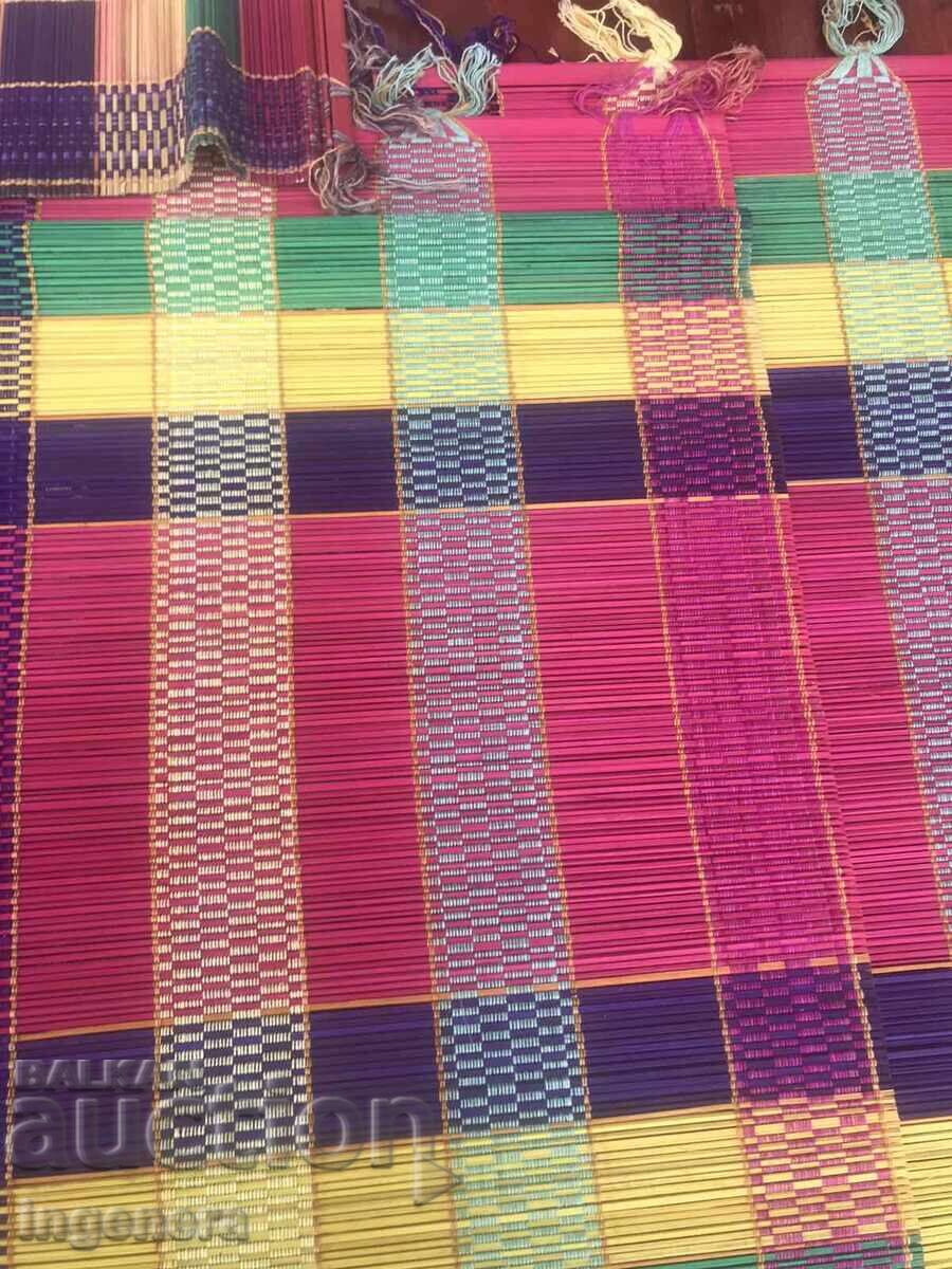 Auction PLACEMATS FOR FOOD, WOVEN - 6 + 1 PIECES Auction PLACEMATS FOR FOOD, WOVEN - 6 + 1 PIECES