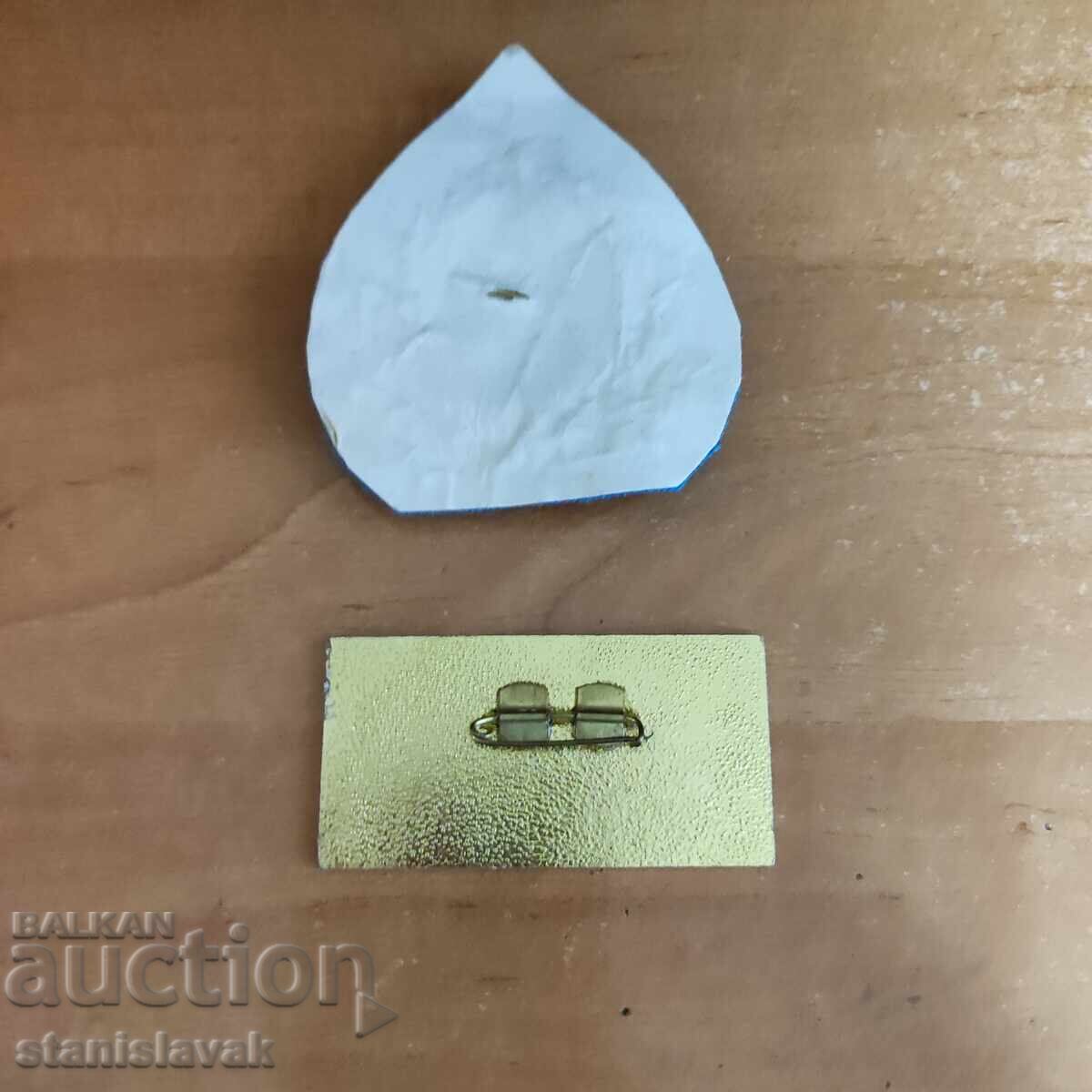 Emblemă și cocardă control pașapoarte - perioadă socială cu preț 110.00 BGN | € 56.24 Emblemă și cocardă control pașapoarte - perioadă socială cu preț 110.00 BGN | € 56.24