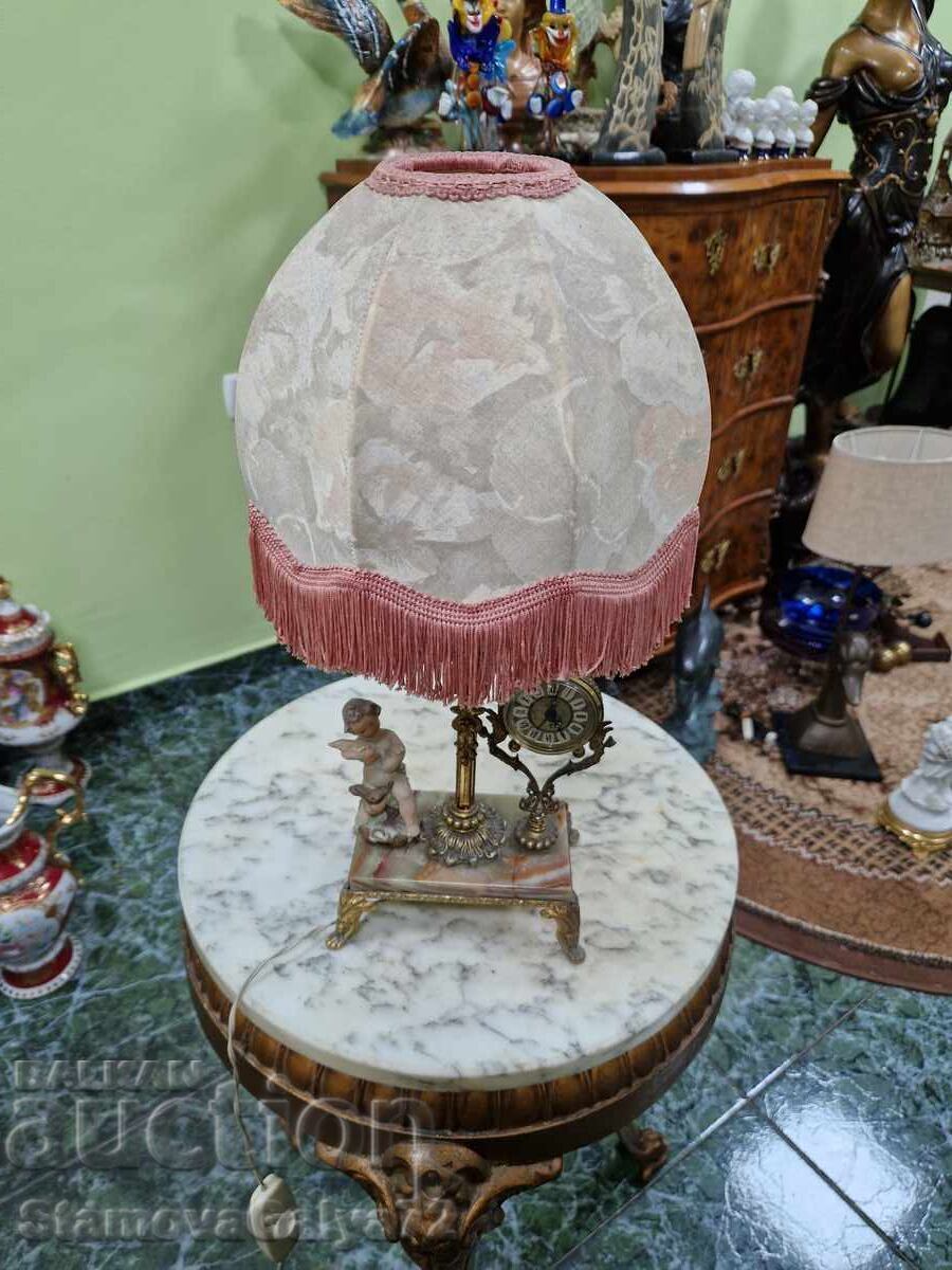 Аукцион Прекрасна антикварна френска настолна лампа с часовник Аукцион Прекрасна антикварна френска настолна лампа с часовник