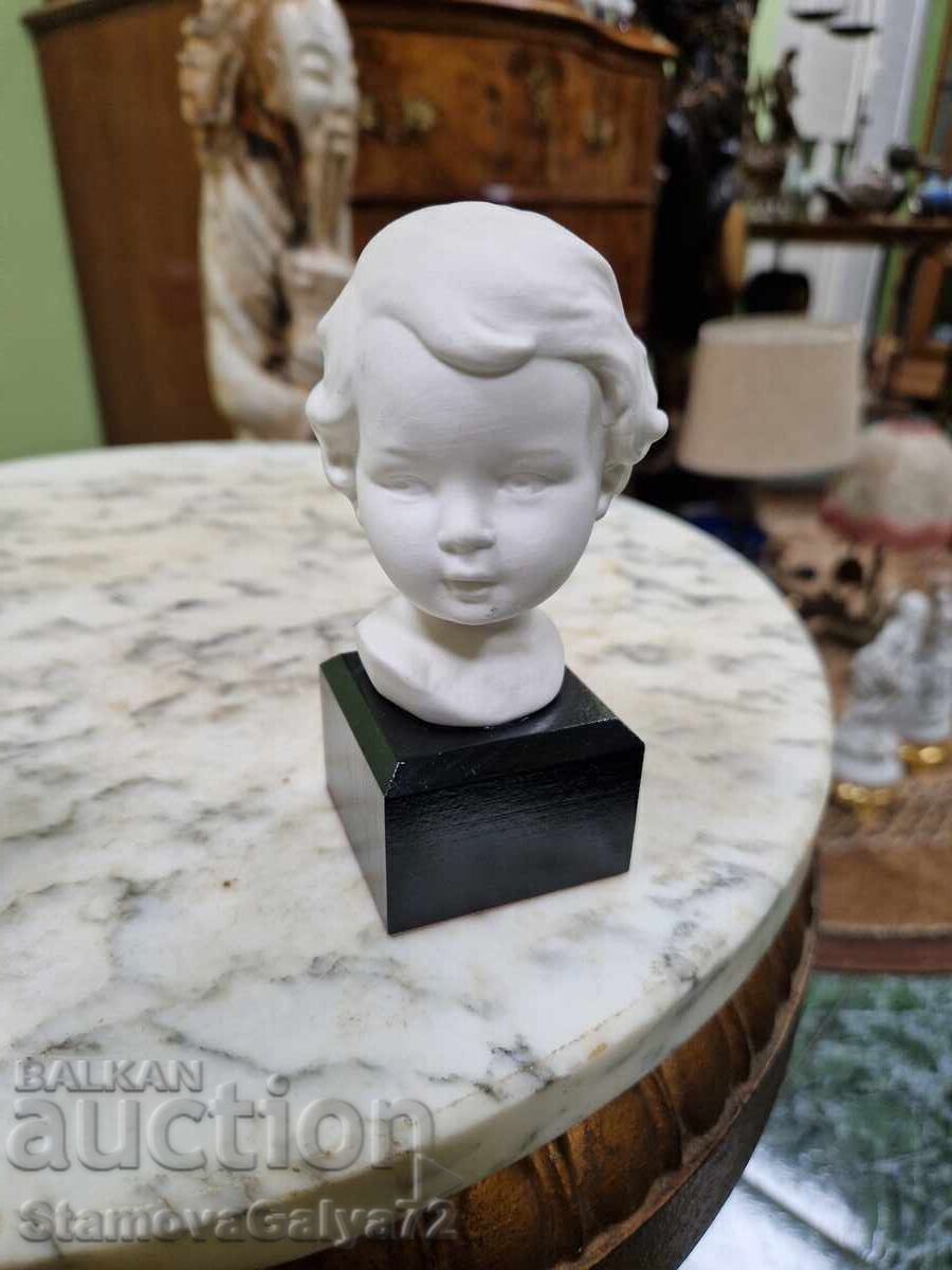 Delivery of Unique pair of antique Goebel porcelain busts