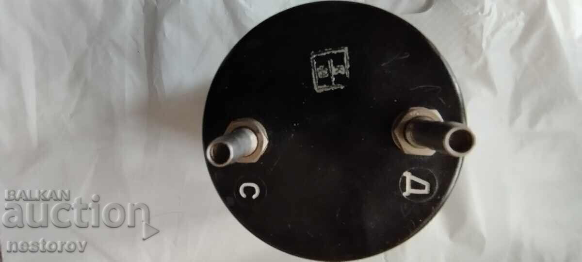 APARAT DIN CABINA AVIONULUI cu preț 27.00 BGN | € 13.80 APARAT DIN CABINA AVIONULUI cu preț 27.00 BGN | € 13.80