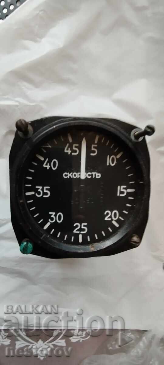 APARAT DIN CABINA AVIONULUI APARAT DIN CABINA AVIONULUI