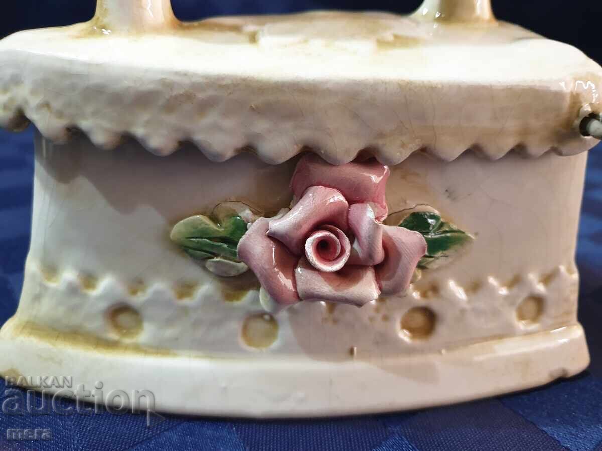 Πορσελάνινο σίδερο εσωτερικού χώρου με τιμή 42.00 BGN | € 21.47 Πορσελάνινο σίδερο εσωτερικού χώρου με τιμή 42.00 BGN | € 21.47