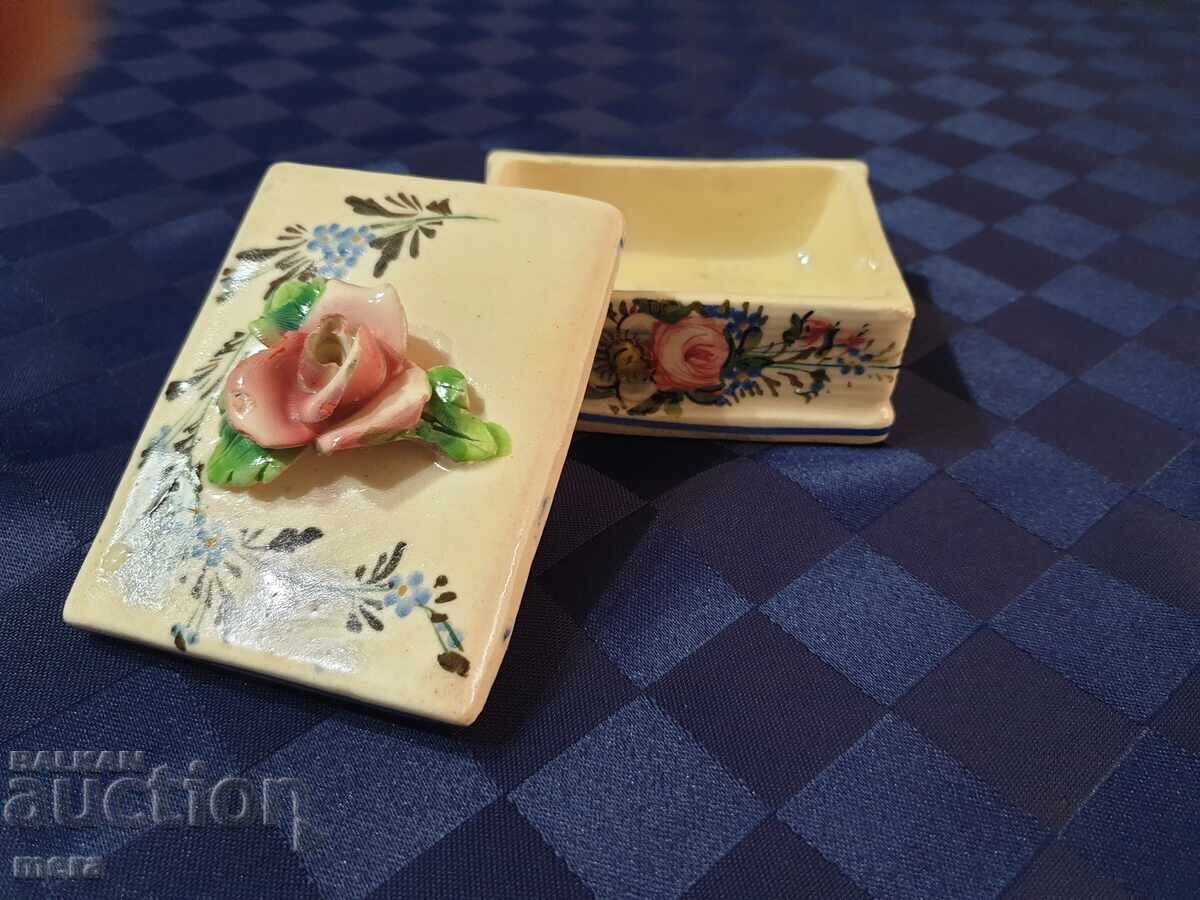 Delivery of Porcelain Italian jewelry box in the shape of a book