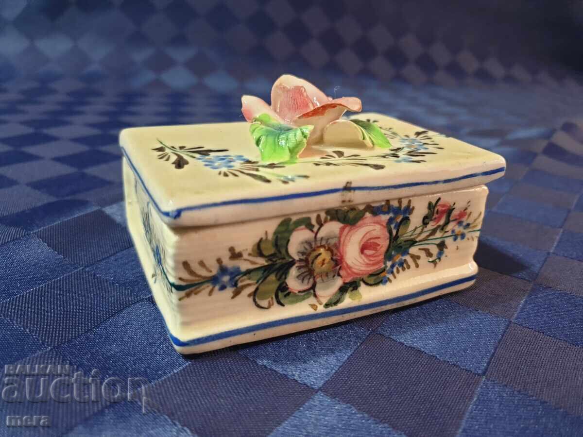 Porcelain Italian jewelry box in the shape of a book - 5