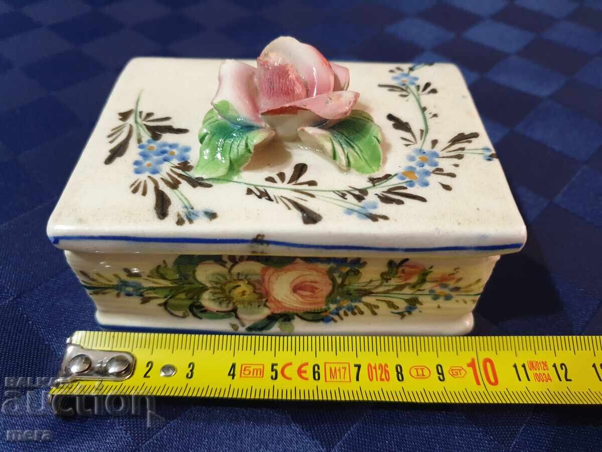 Porcelain Italian jewelry box in the shape of a book - 6