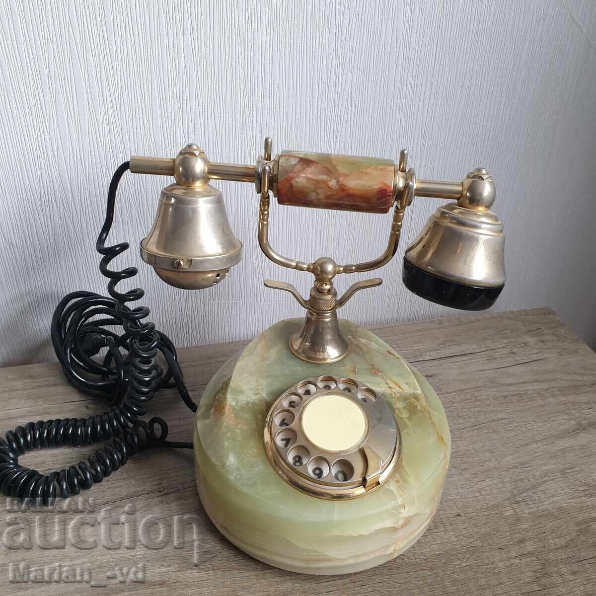 Livrarea Telefon antic de artă de epocă Livrarea Telefon antic de artă de epocă