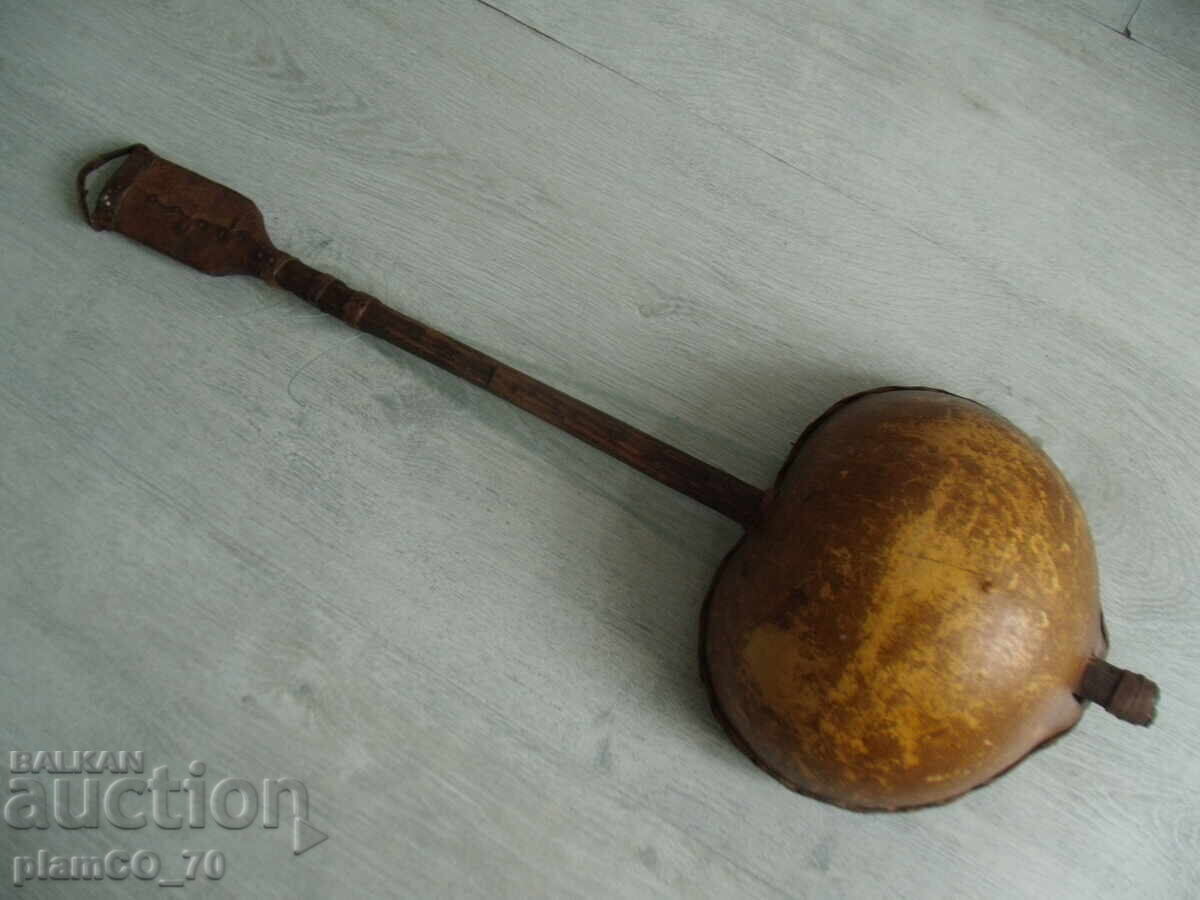 Licitație №*7962 Instrument muzical african vechi - kora Licitație №*7962 Instrument muzical african vechi - kora