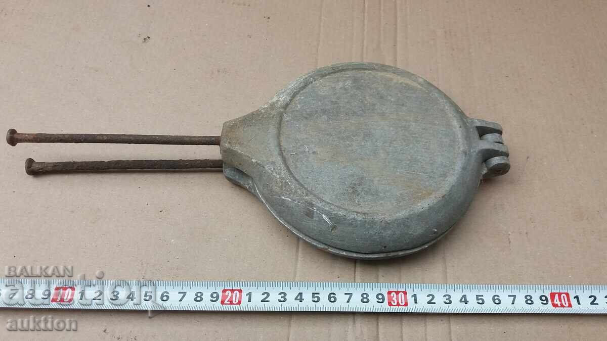 Auction  Social mold for sweets - Aluminum