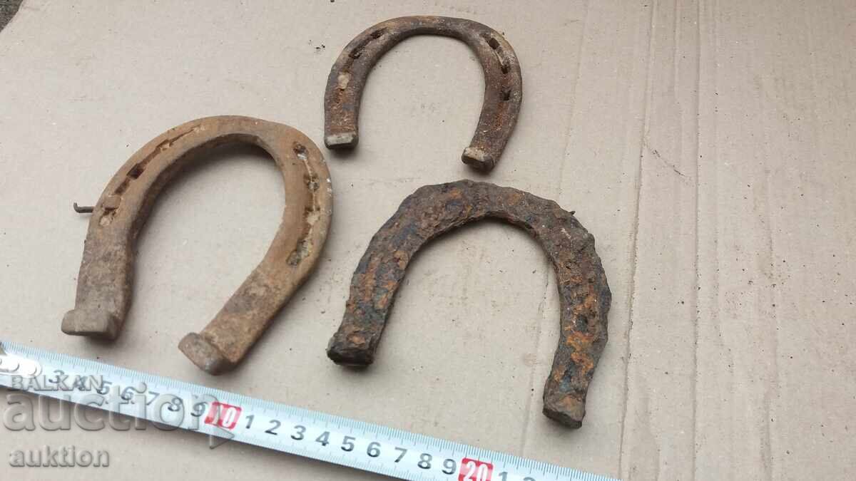Auction LOT OF 3 HORSESHOES Auction LOT OF 3 HORSESHOES