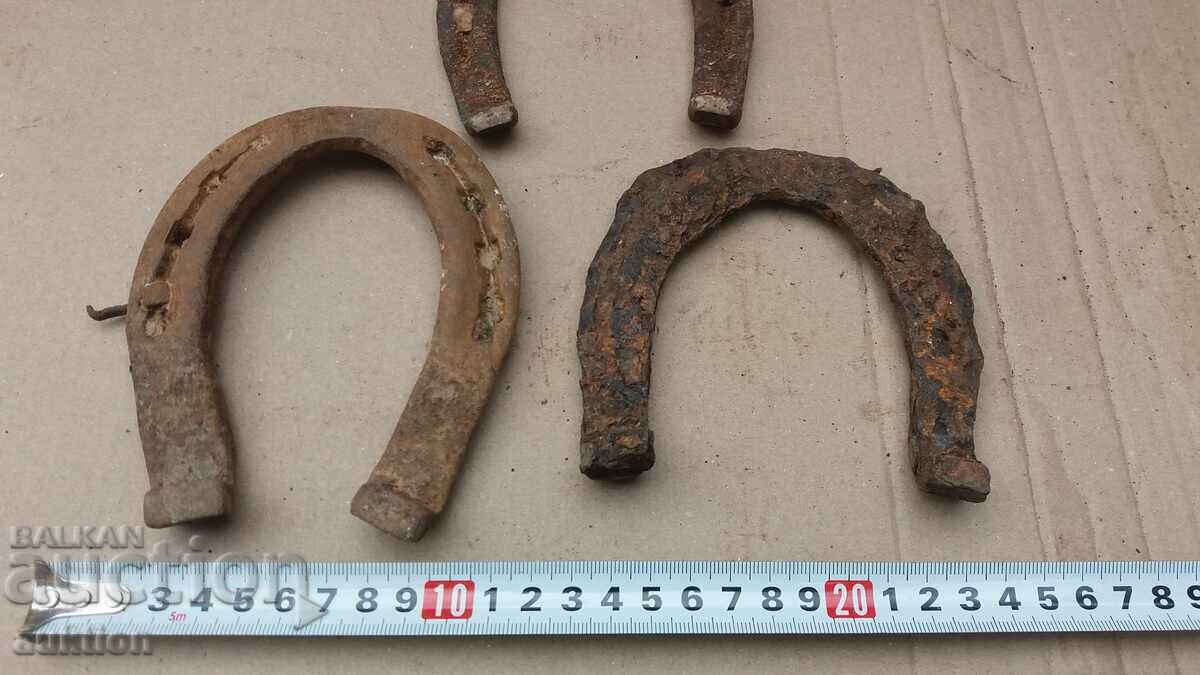 Delivery of LOT OF 3 HORSESHOES Delivery of LOT OF 3 HORSESHOES