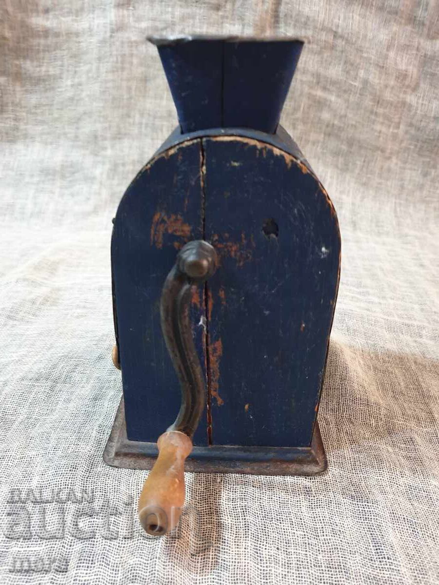 Аукцион Антична кафемелачка от 1900-та година