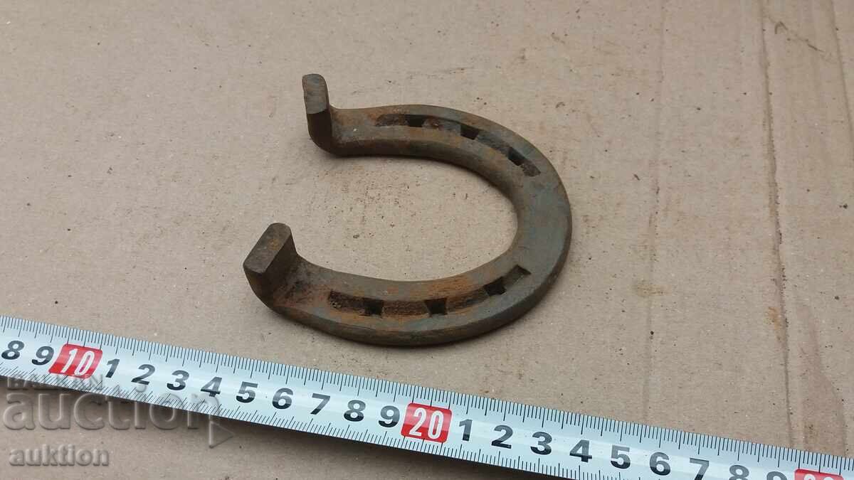 Delivery of EXCELLENT FORGED HORSESHOE