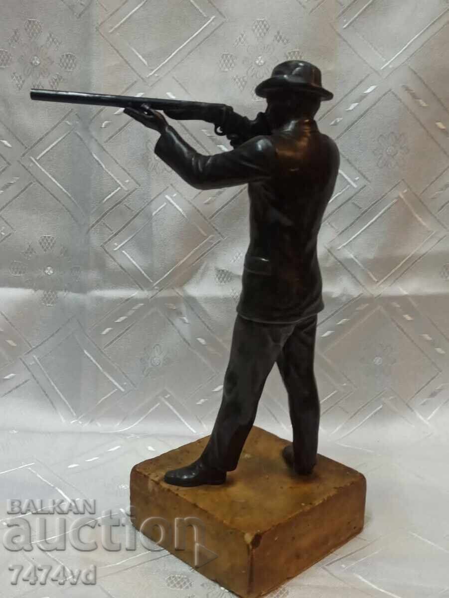 Sculptură masivă veche a unui arcaș 1910/20 cu preț 450.00 BGN | € 230.08 Sculptură masivă veche a unui arcaș 1910/20 cu preț 450.00 BGN | € 230.08