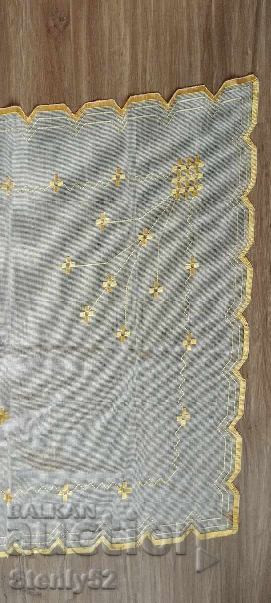 Покривка,каре на тюл 65/65 см..ръчна бродерия. с цена € 5.00 | 9.78 лв.