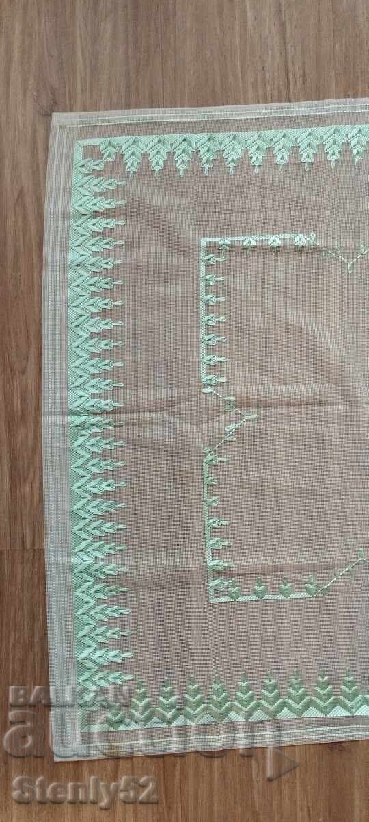 Față de masă, pătrat de tul 71/69 cm. broderie manuală