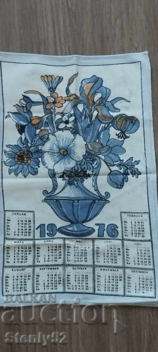 Много стар календар от 1976 год.на плат. Много стар календар от 1976 год.на плат.