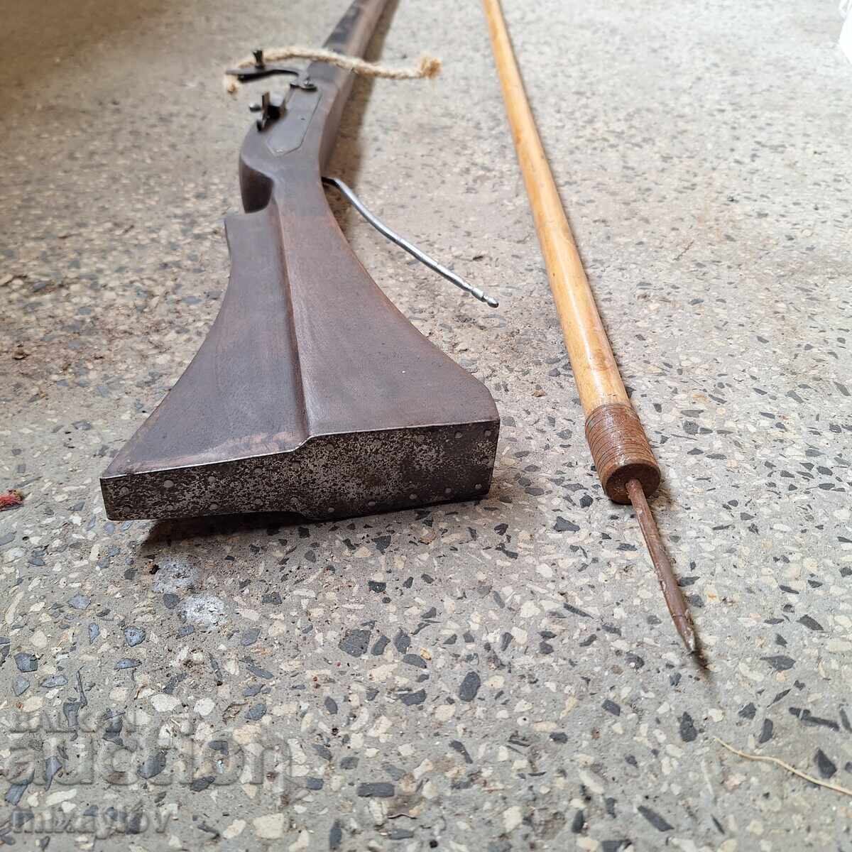 Matchlock rifle, pistol with price 999.99 BGN | € 511.29 Matchlock rifle, pistol with price 999.99 BGN | € 511.29