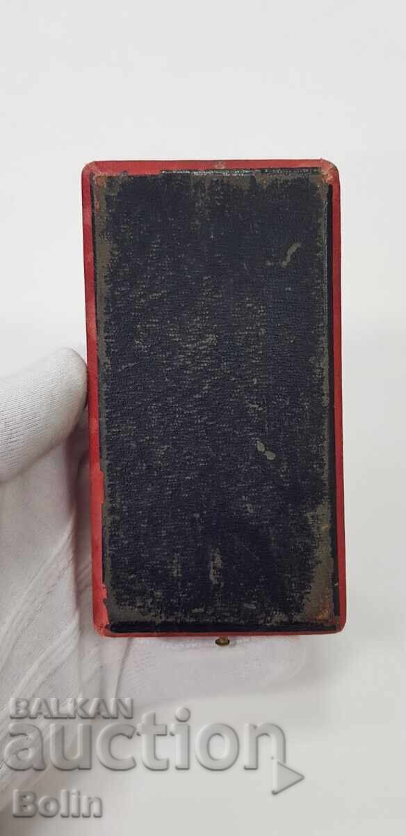 Licitație Cutie rară a Ordinului pentru Meritul Civil cl. V cu coroană Licitație Cutie rară a Ordinului pentru Meritul Civil cl. V cu coroană