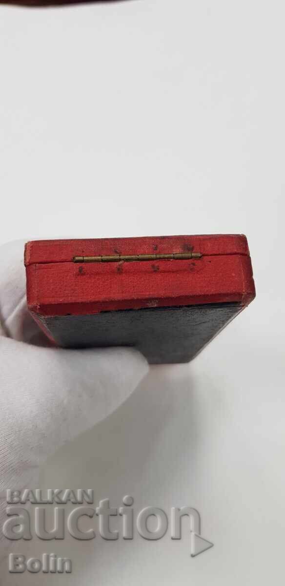 Livrarea Cutie rară a Ordinului pentru Meritul Civil cl. V cu coroană Livrarea Cutie rară a Ordinului pentru Meritul Civil cl. V cu coroană