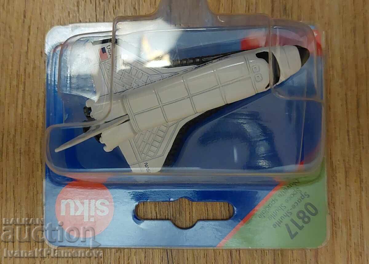 Auction  A toy for collectors