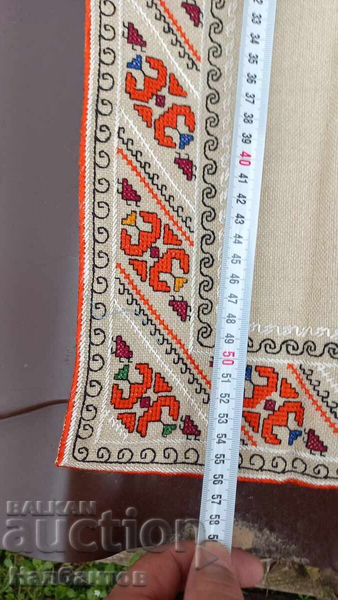 СТАРО БРОДИРАНО КАРЕ БРОДЕРИЯ с цена 40.00 лв. | € 20.45 СТАРО БРОДИРАНО КАРЕ БРОДЕРИЯ с цена 40.00 лв. | € 20.45