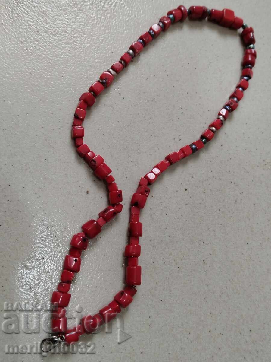 Стар градски гердан от корали колие, бижу, накит с цена 62.00 лв. | € 31.70 Стар градски гердан от корали колие, бижу, накит с цена 62.00 лв. | € 31.70