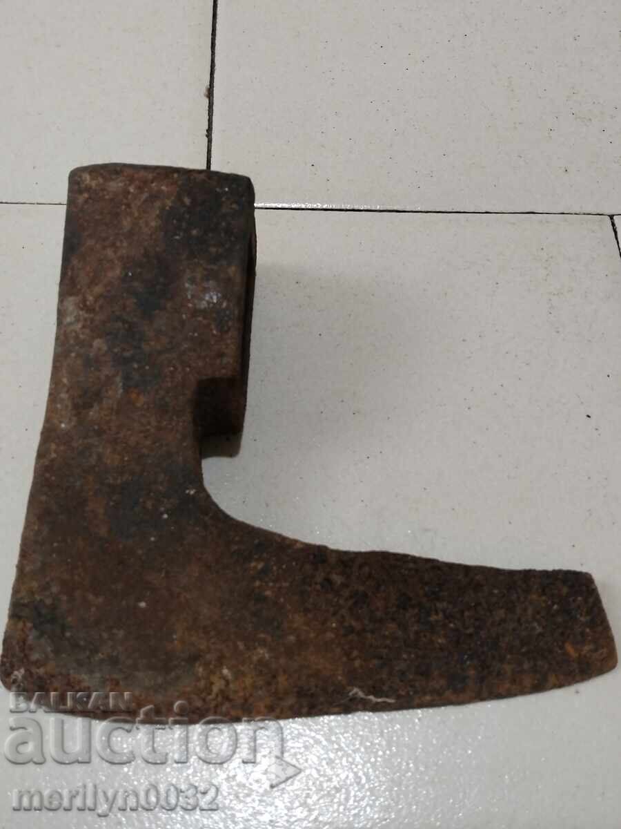 Παλιό εργαλείο τσεκούρι σφυρήλατο σίδερο με τιμή 45.00 BGN | € 23.01