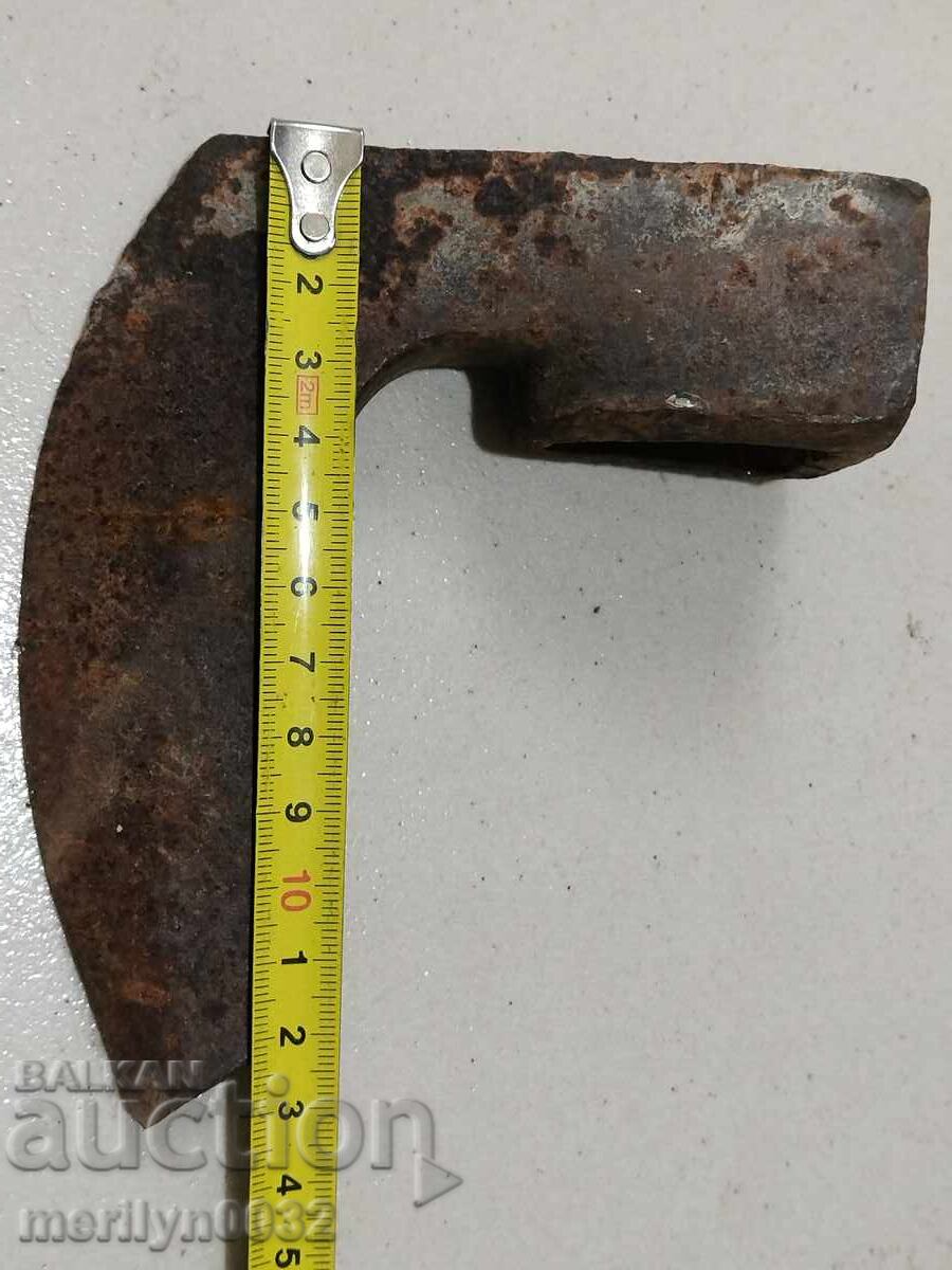 Παράδοση Παλιό εργαλείο τσεκούρι σφυρήλατο σίδερο