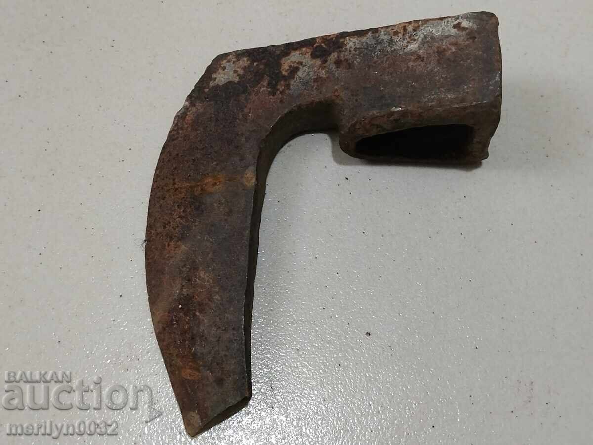 Παλιό εργαλείο τσεκούρι σφυρήλατο σίδερο