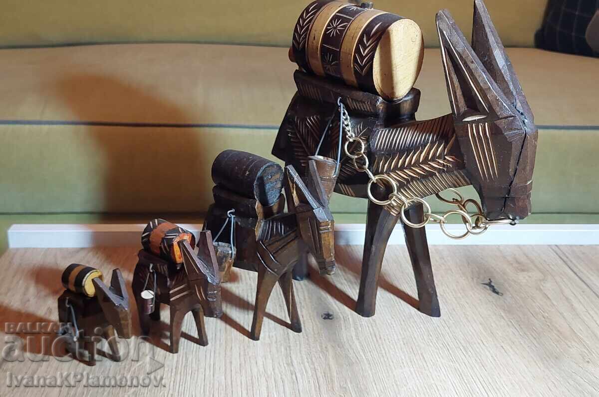 Delivery of Woodcarving: 4 figures for connoisseurs