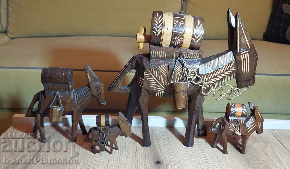 Woodcarving: 4 figures for connoisseurs