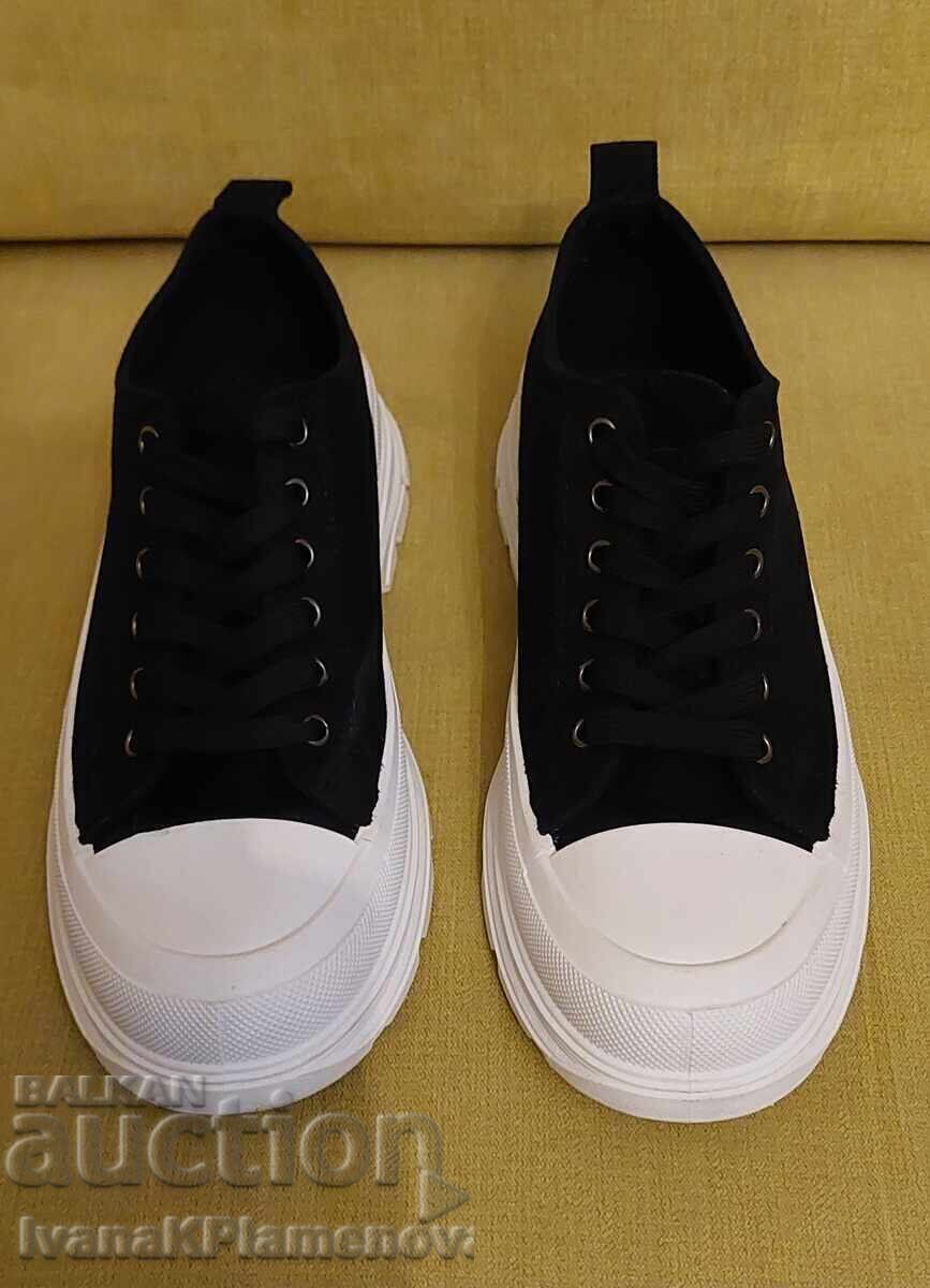 Παπούτσια αθλητικά γυναικεία νούμερο 39 με τιμή 30.00 BGN | € 15.34