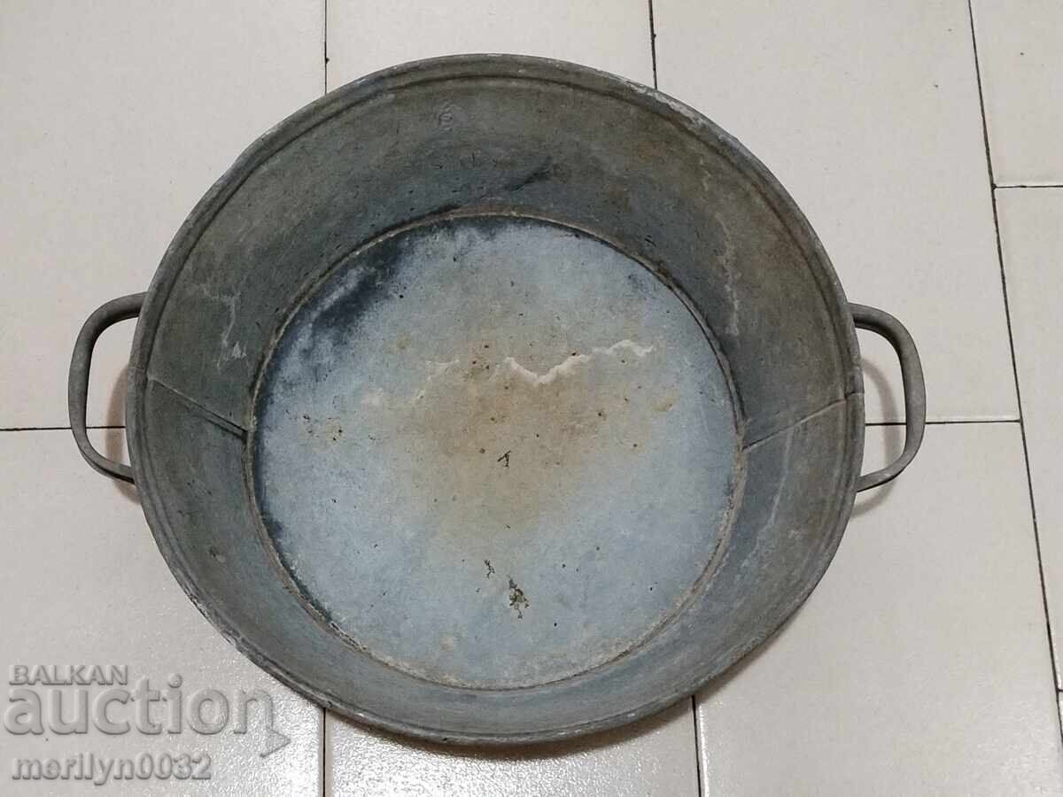 Licitație Cazan galvanizat vechi din anii '40-'50, vas de uz casnic Licitație Cazan galvanizat vechi din anii '40-'50, vas de uz casnic