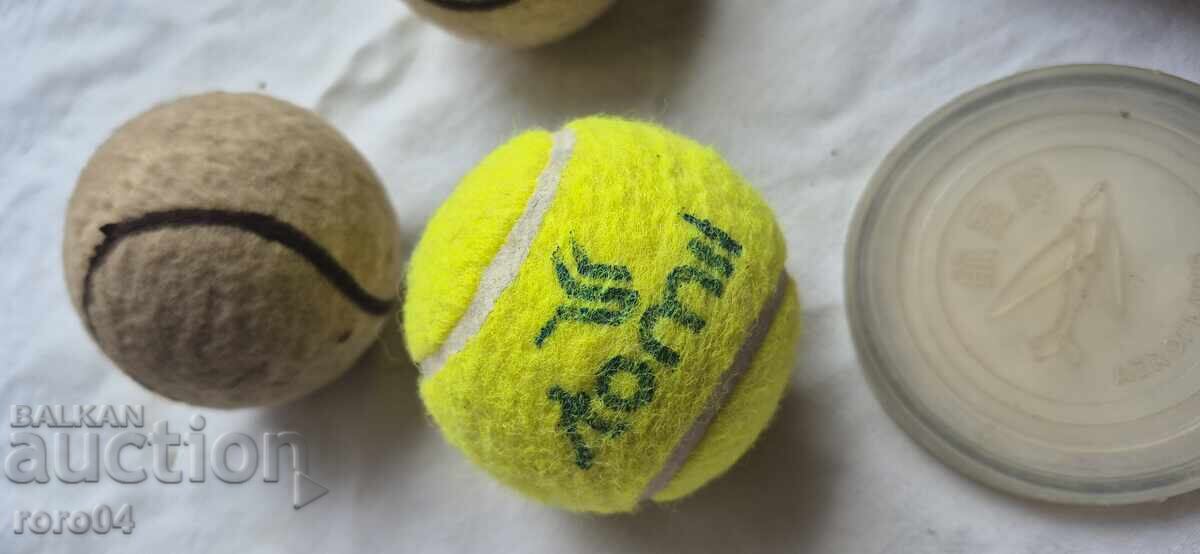 TENIS - MINGI - CUTIE METALICĂ cu preț 13.50 BGN | € 6.90 TENIS - MINGI - CUTIE METALICĂ cu preț 13.50 BGN | € 6.90