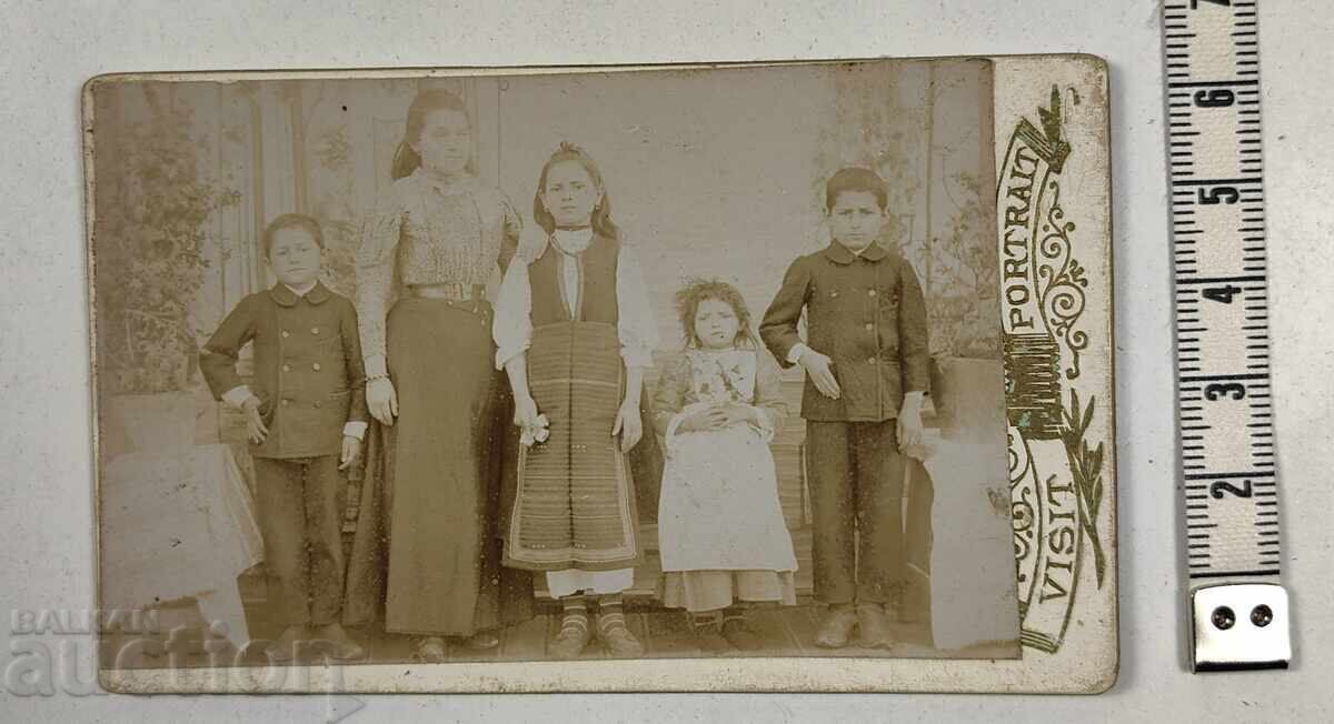 . GIRLS CARRYING A CARDBOARD PICTURE OF THE KINGDOM OF BULGARIA . GIRLS CARRYING A CARDBOARD PICTURE OF THE KINGDOM OF BULGARIA