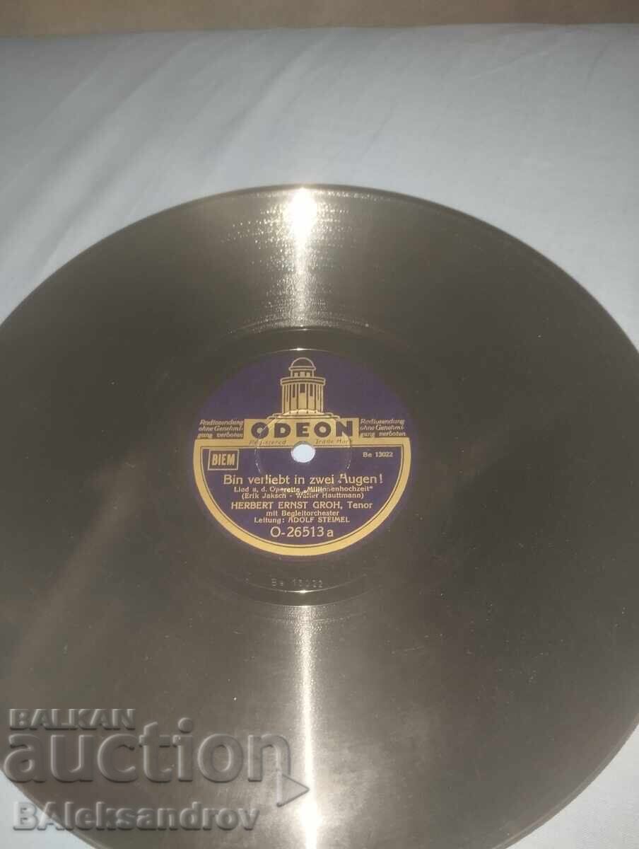 Auction Lot of old bakelite records Auction Lot of old bakelite records