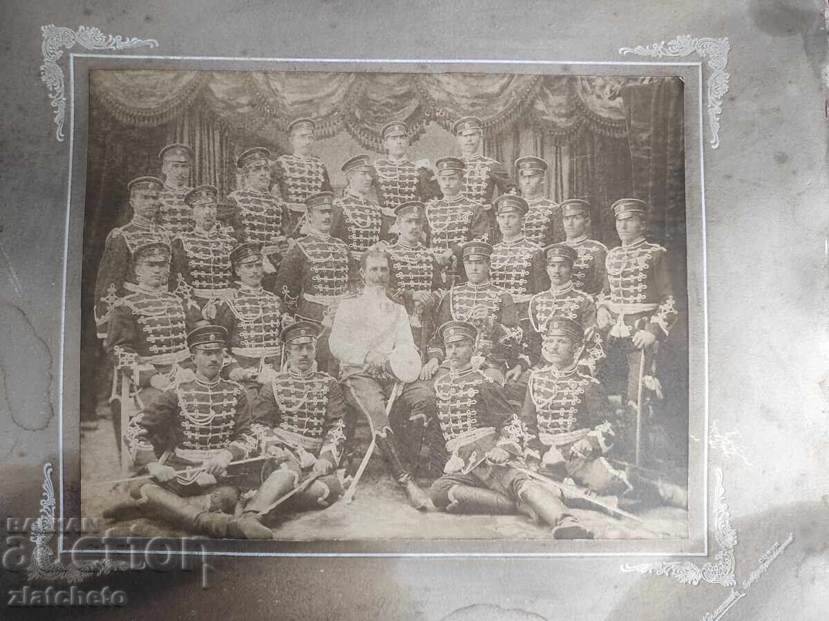 Παλιά φωτογραφία από χαρτόνι Βασίλειο της Βουλγαρίας - Σύνταγμα της Αυτοκρατορικής Φρουράς με τιμή 50.00 BGN | € 25.56