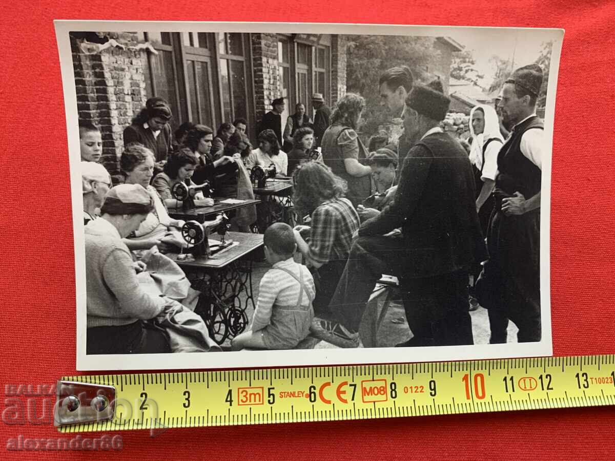 Σεμινάριο ραπτικής για αρχηγούς, φωτογραφίες 50 ετών, 2 τεμάχια με τιμή 10.00 BGN | € 5.11 Σεμινάριο ραπτικής για αρχηγούς, φωτογραφίες 50 ετών, 2 τεμάχια με τιμή 10.00 BGN | € 5.11